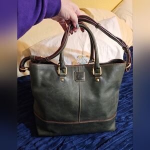 Elegant Olive Green Chelsea Leather Tote Bag